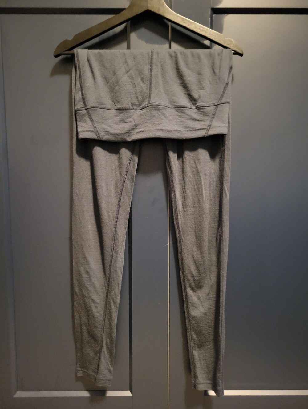 HELLY HANSEN 100% MERINO WOOL LEGGINGS WOMEN MEDIUM in DARK GREY